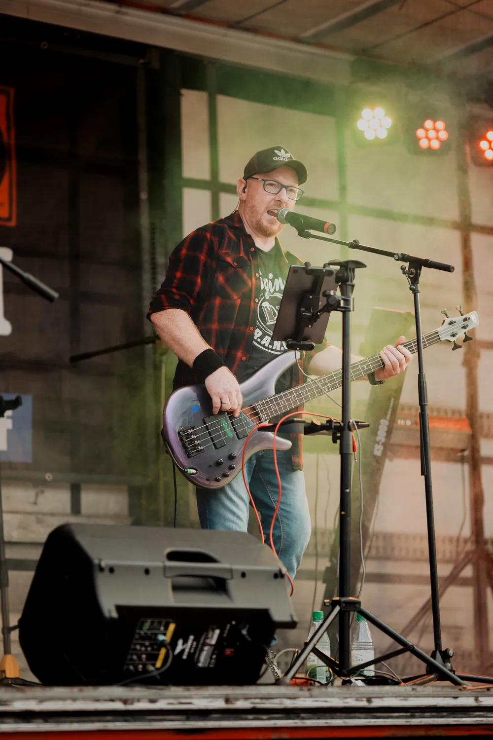 Uwe — Gesang & Bass, Limidid Ädischn